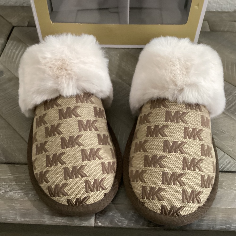 MICHAEL MICHAEL KORS Women's Tula Scuff Slip-On Cozy Slippers, size 10